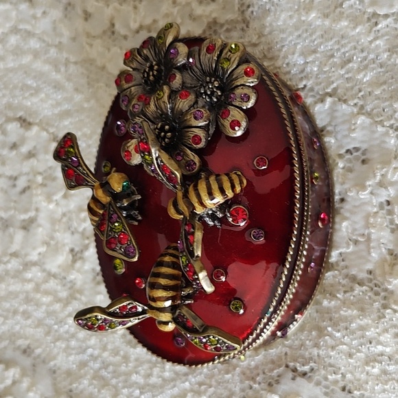 Genuine Austrian Crystal Trinket Jewelry Box NEW! Flowers and Bees Accent - Picture 4 of 11